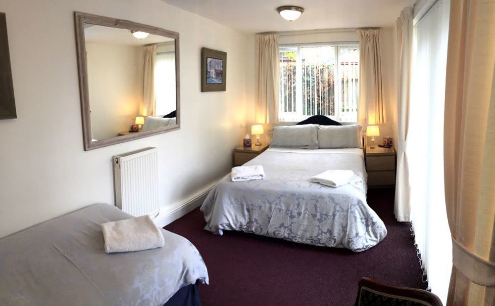 The Willows Stratford-upon-Avon Extérieur photo