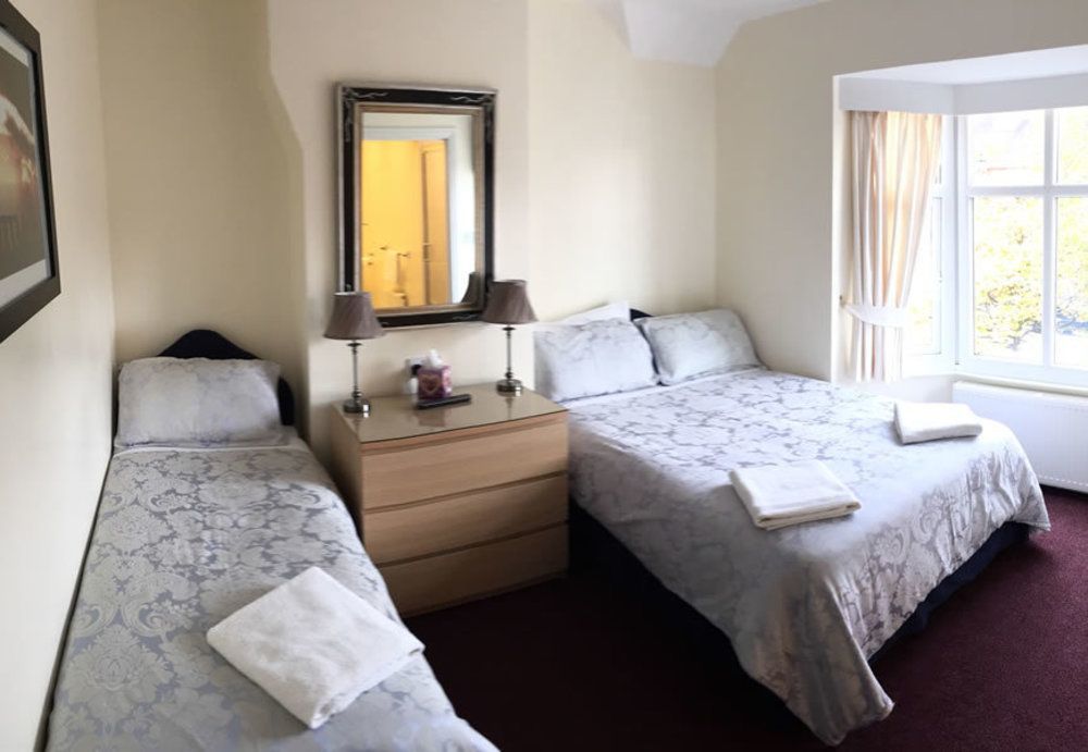 The Willows Stratford-upon-Avon Extérieur photo