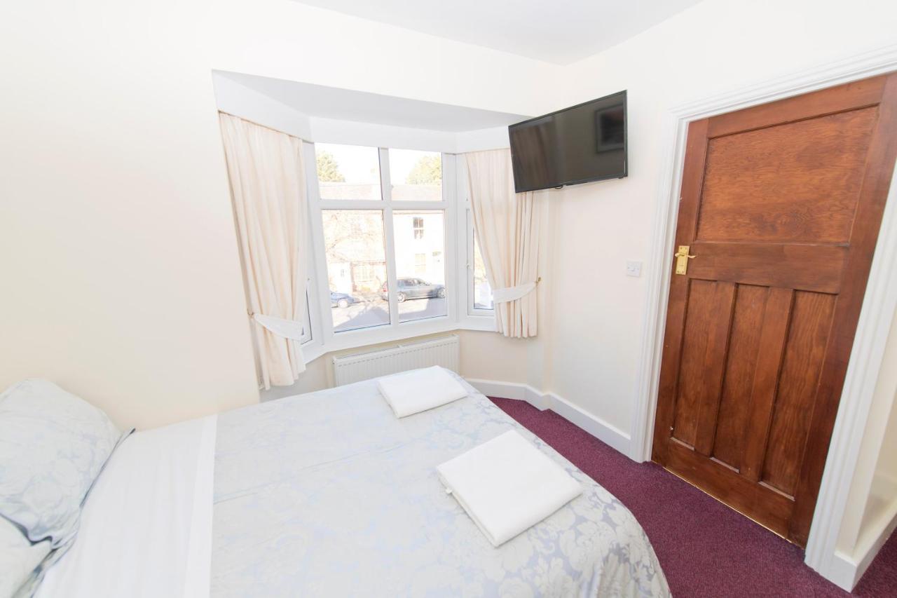 The Willows Stratford-upon-Avon Extérieur photo