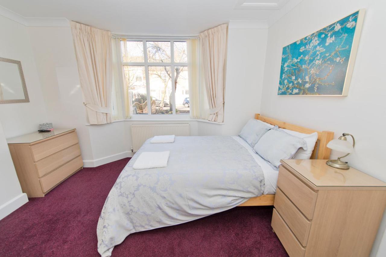The Willows Stratford-upon-Avon Extérieur photo