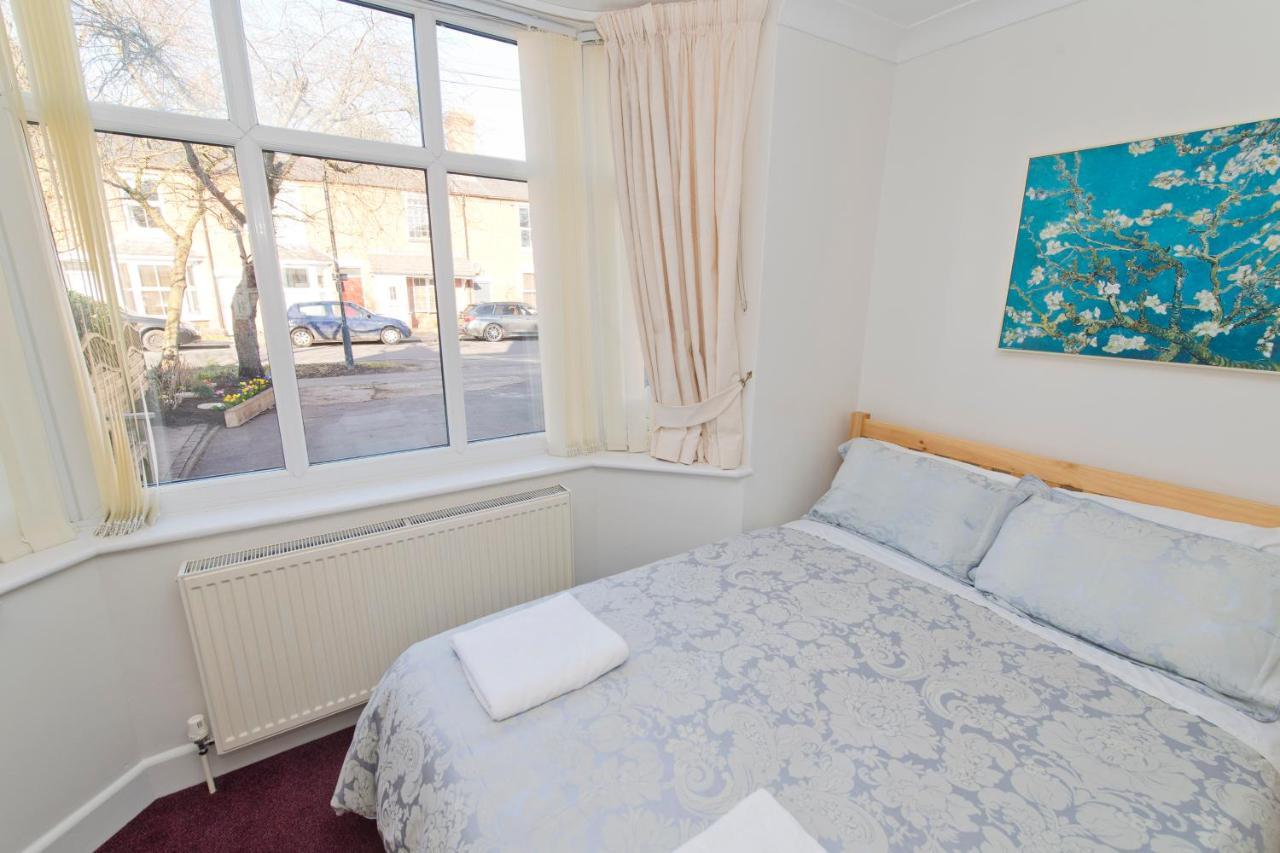 The Willows Stratford-upon-Avon Extérieur photo