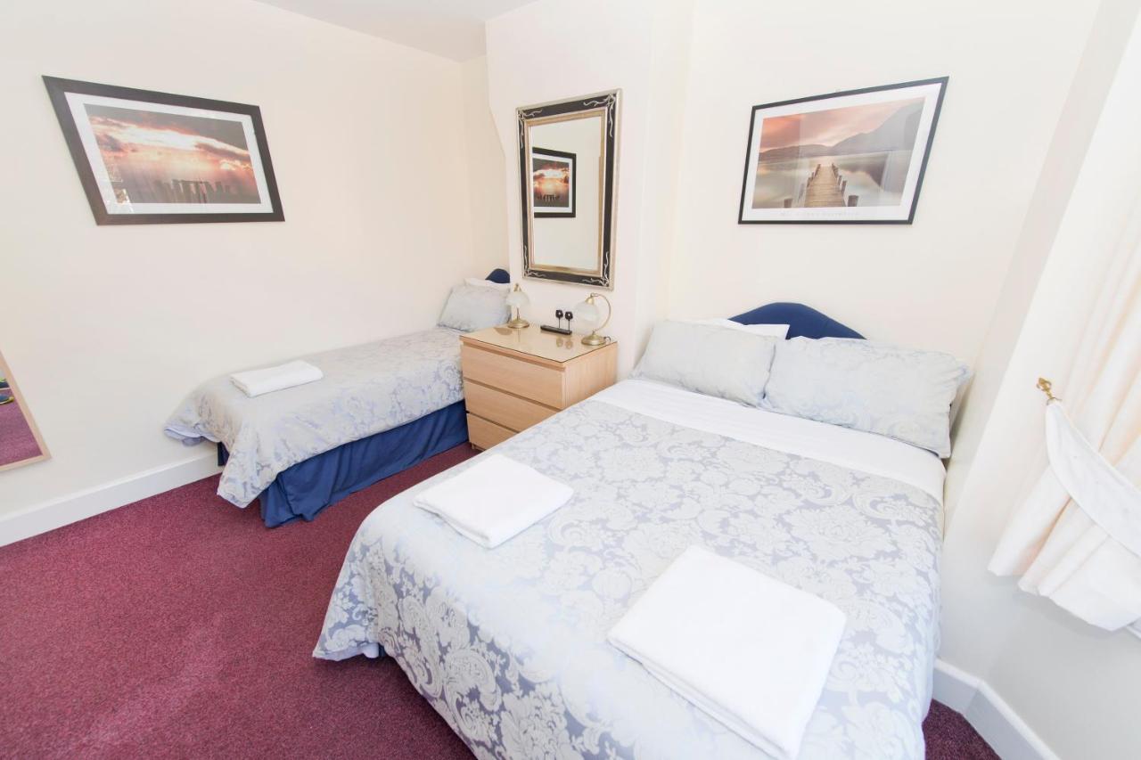 The Willows Stratford-upon-Avon Extérieur photo